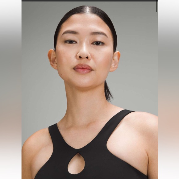 SmoothCover Front Cut-Out Yoga Bra - Picture 5 of 9